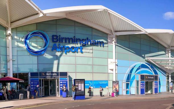 9 Mins To Nec, Bhx & World With Free Parking Apartment
