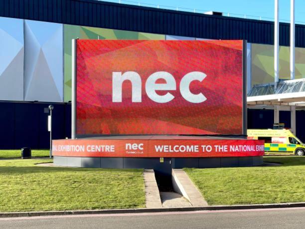9 Mins To Nec, Bhx & World With Free Parking Apartment Birmingham