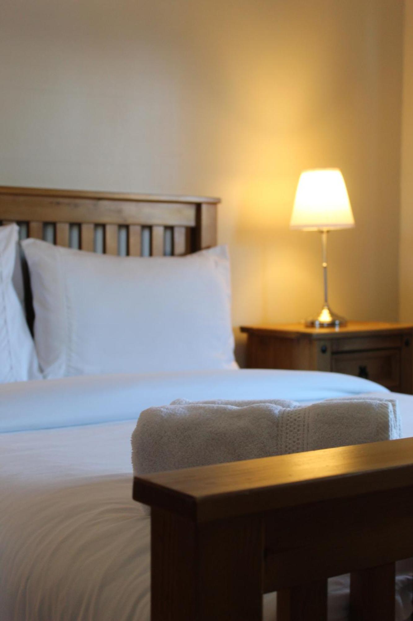 9 Mins To Nec, Bhx & World With Free Parking Apartment *